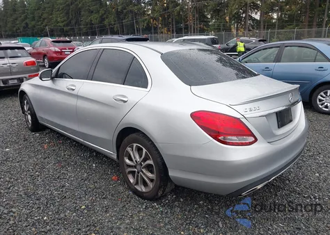 2016 Mercedes-Benz C 300 4Matic z USA, uszkodzony, nr VIN 55SWF4KB9GU103314